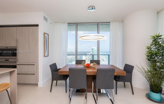 2 beds, 2 baths, $7,500, Unit # 3302