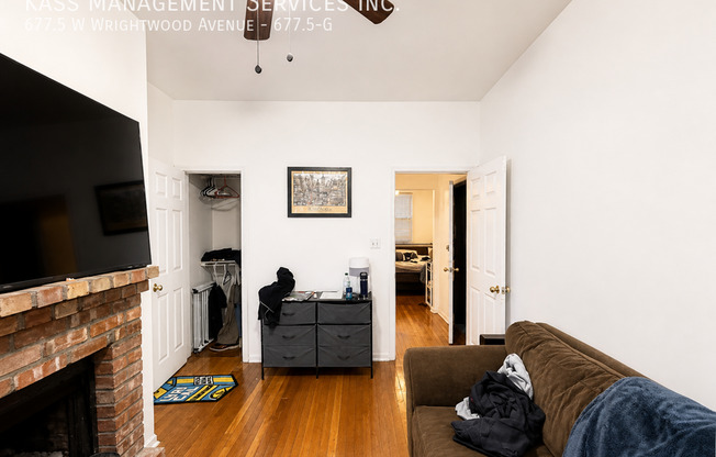 677.5 West Wrightwood Avenue