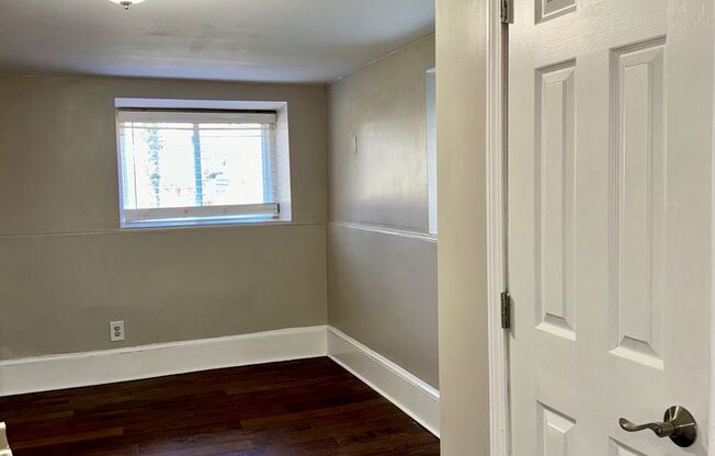 2 beds, 1 bath, 900 sqft, $1,175, Unit "B"
