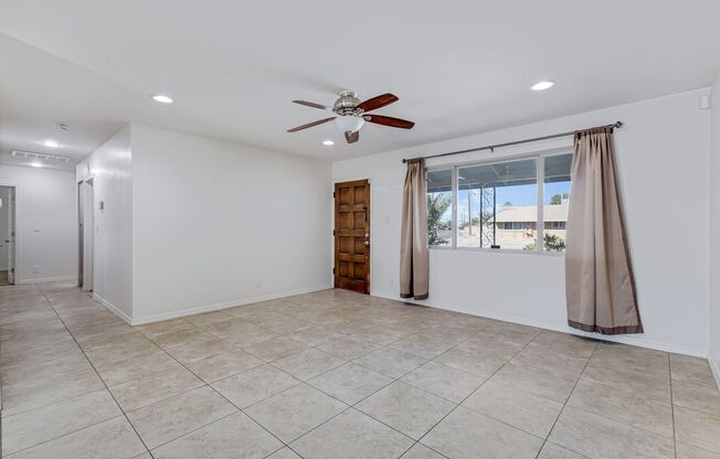 Spacious & Stylish 4/2 – Just  2 Miles from ASU!