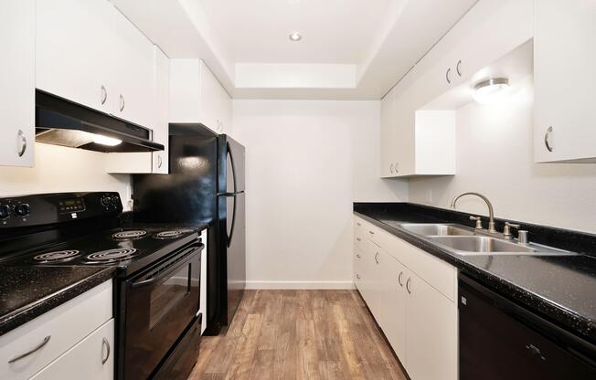 1 bed, 1 bath, 725 sqft, $2,445