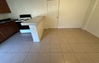 1 bed, 1 bath, $750, Unit APARTMENT 4