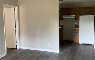 1 bed, 1 bath, $850, Unit 8