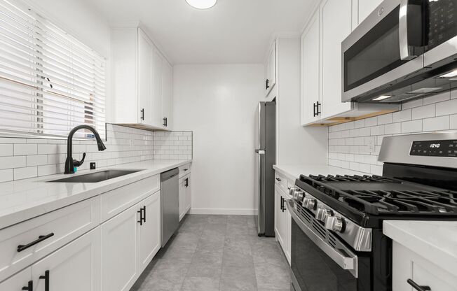 (Ellie:B) 325 S. Rexford Drive