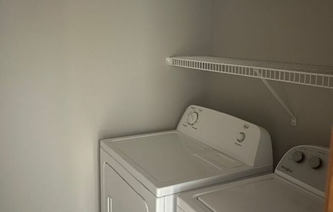 3 beds, 2.5 baths, 1,350 sqft, $1,400, Unit 1454 West Rockcrest Drive