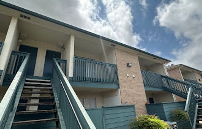 Charming One Bedroom, Upstairs Unit!