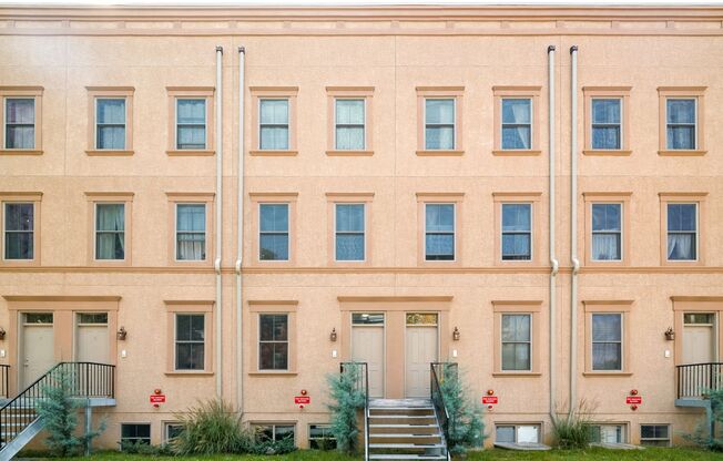 3 beds, 2 baths, 1,201 sqft, $1,720, Unit 14B
