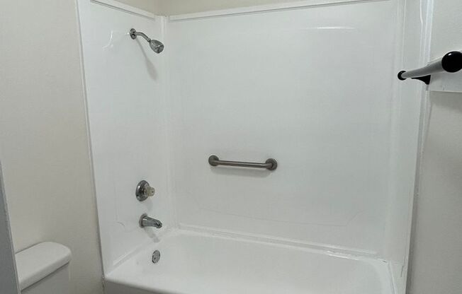 2 beds, 2 baths, 897 sqft, $1,400, Unit 112