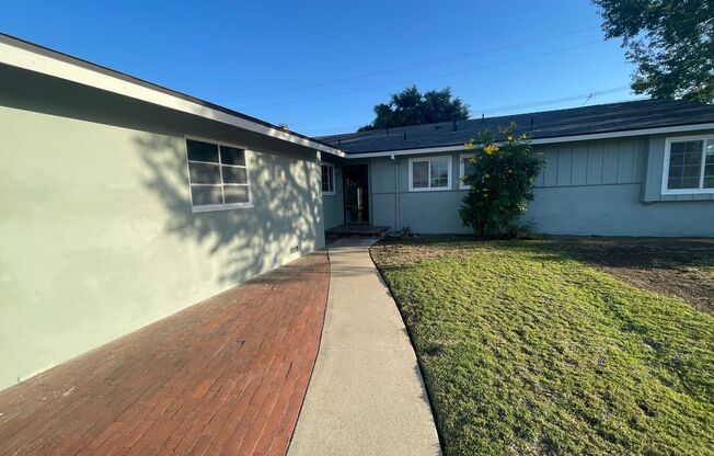 Move in ready* Tustin Home 3bed/2bath wonderful front & backyard! Cul-de-Sac beautiful neighborhood! MUST SEE