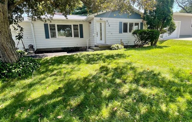 3 bedroom, 1 bath home for rent in great location!