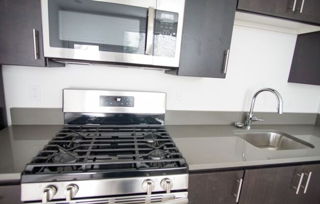 1 bed, 1 bath, $1,375, Unit 25-03