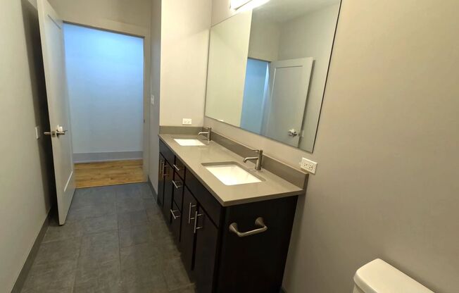 2 beds, 1 bath, 1,150 sqft, $2,595, Unit 1432-321