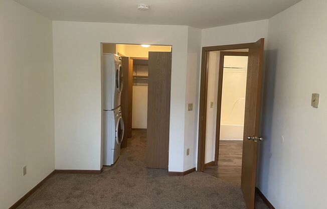 3 beds, 1 bath, 1,040 sqft, $1,800, Unit 3156-105
