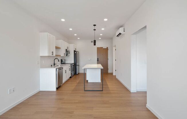 1 bed, 1 bath, 637 sqft, $1,675, Unit 407