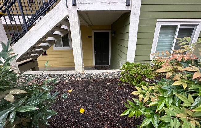 Charming 2-Bedroom, 1-Bathroom Condo in Prime Factoria Location