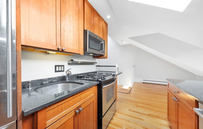 32 E SPRINGFIELD