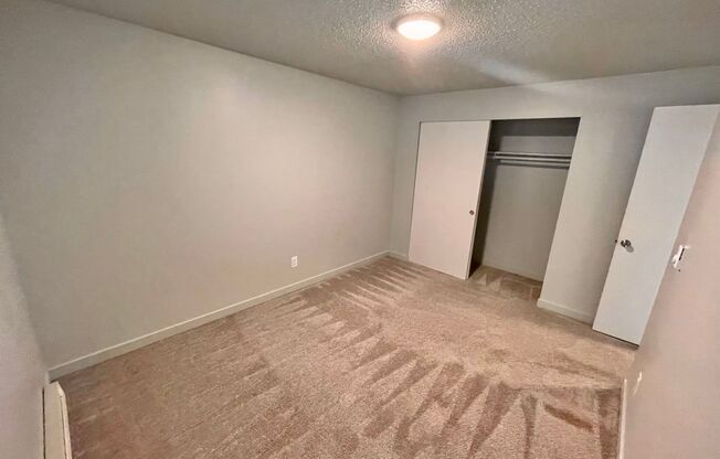 2 beds, 1 bath, 800 sqft, $1,895, Unit 28