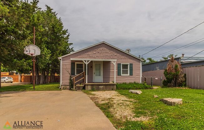 3 beds, 1 bath, $1,250