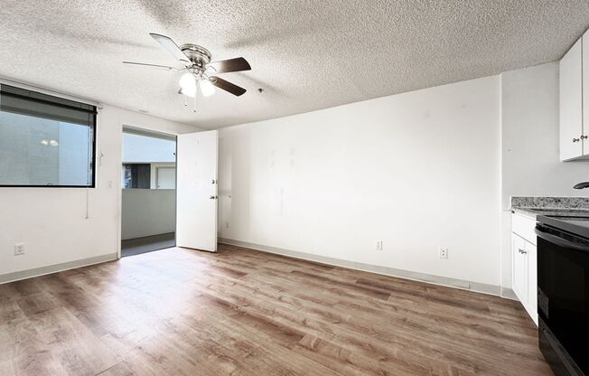 Pet Friendly One-Bedroom Condo with A/C and Parking near UH Manoa