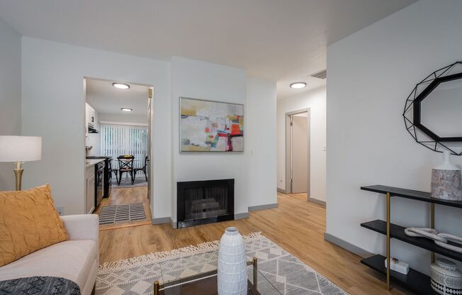 2 beds, 1 bath, 750 sqft, $1,295, Unit H9