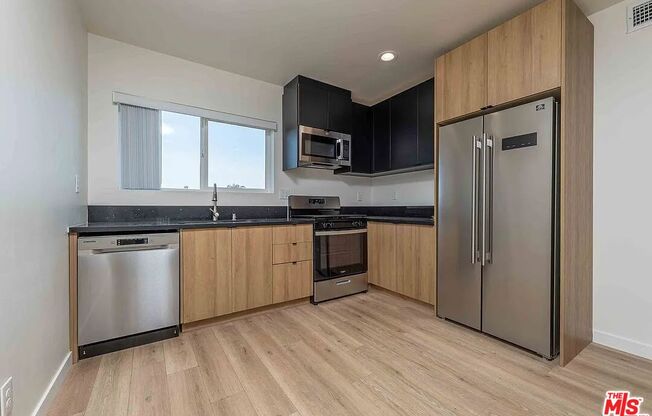 3 beds, 3.5 baths, 1,632 sqft, $4,350, Unit 1/2