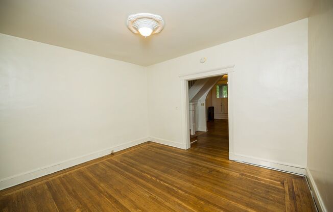 2027/2028 JHU Off-Campus Perfect 3bd/1.5ba w/ W/D! Available 6/7/27!