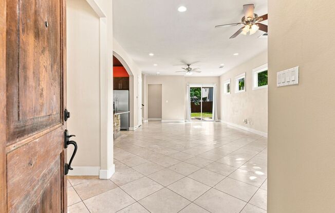 UT PRE-LEASE: Beautiful 6 Bed/ 4 Ba Home In North Loop Area, Mins To UT