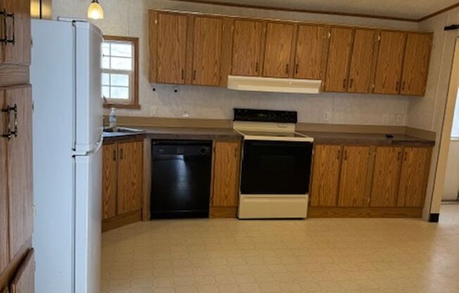 Bear Creek 3BD/2BA w/ 2 Car Detached Garage