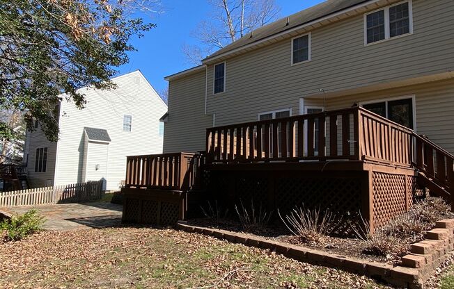 Great location In Mechanicsville! Three bedrooms plus bonus room/fourth bedroom, 2.5 baths and garage! Available in April