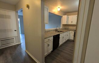 2 beds, 1 bath, 918 sqft, $1,050