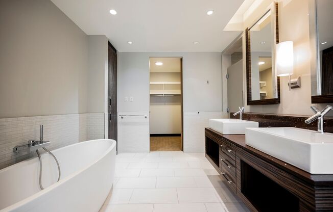 1 bed, 1.5 baths, $5,995, Unit #3902