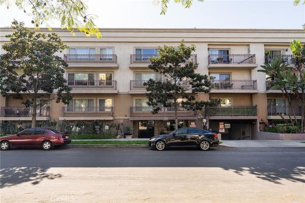 1 bed, 1 bath, 740 sqft, $3,000, Unit 326