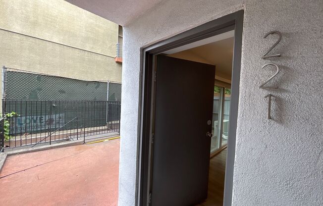 1 bed, 1 bath, 695 sqft, $2,498, Unit 221