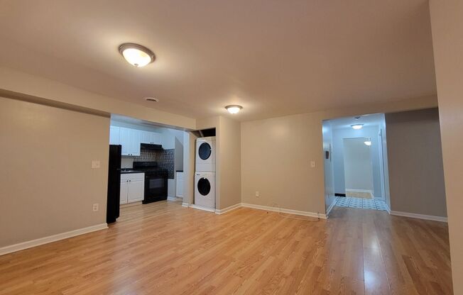 3 beds, 1 bath, $1,250, Unit 4