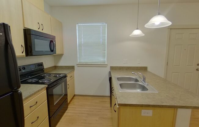 2 beds, 1.5 baths, 878 sqft, $1,750, Unit 15