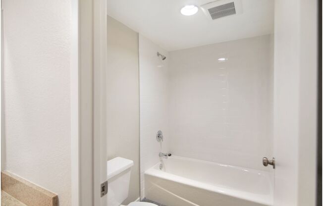 2 beds, 2 baths, $3,000, Unit UNIT B