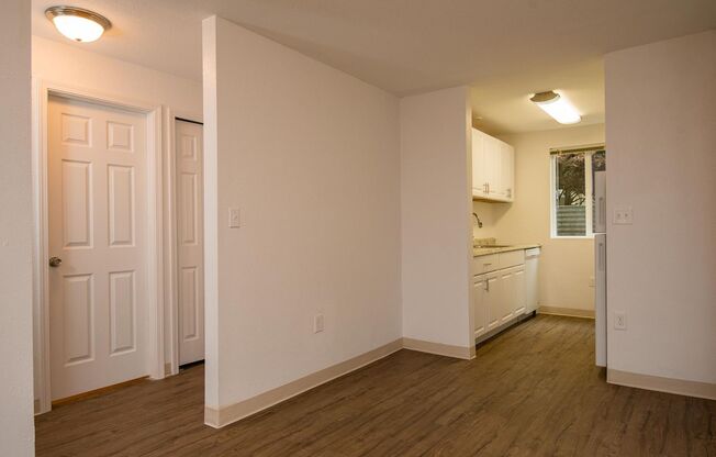 2 beds, 1 bath, 760 sqft, $1,300, Unit 54