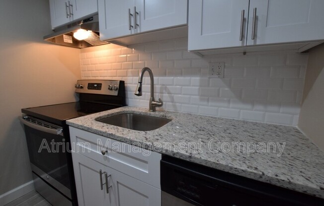 3325 N WESTMORELAND DR