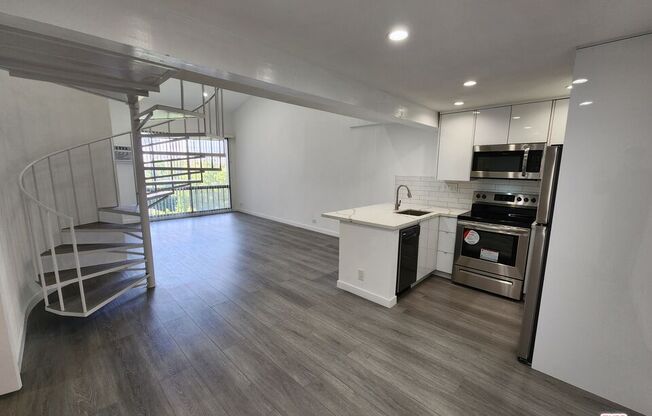 2 beds, 1 bath, 836 sqft, $3,700, Unit 555