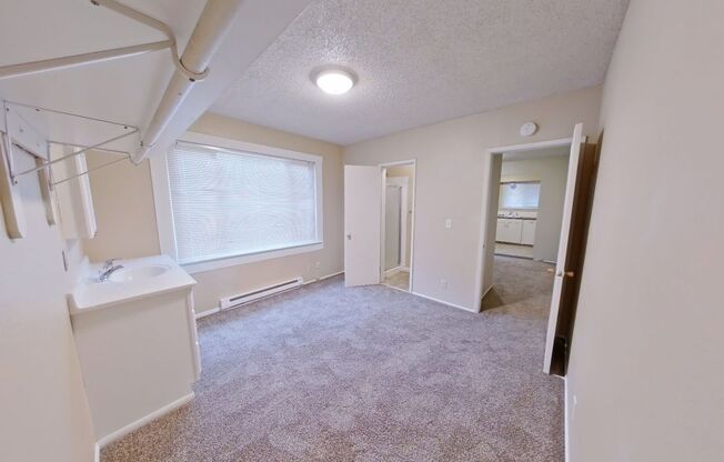 1 bed, 1 bath, $1,200, Unit 671 - 4