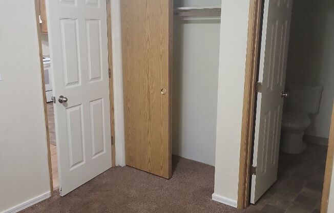 1 bed, 1 bath, 576 sqft, $1,195, Unit 18