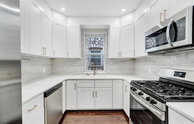 251 E 46 ST