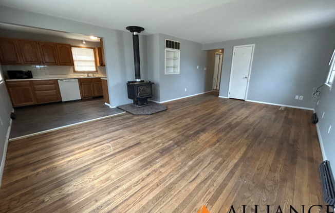 $300 OFF 1st MONTH'S RENT! Recently Updated!