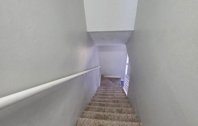 2 beds, 1 bath, 950 sqft, $875, Unit 38