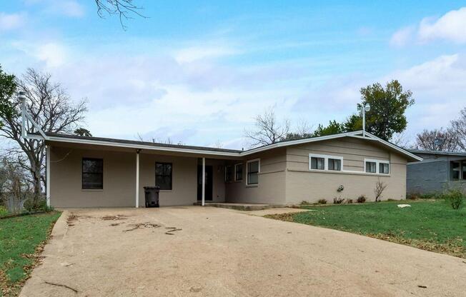 5224 TRL LK DR