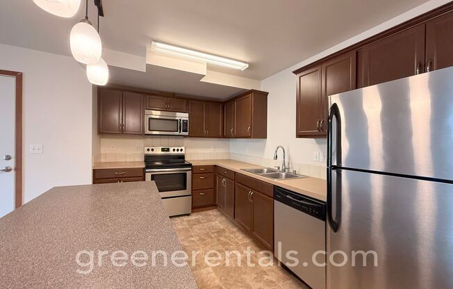 2 beds, 2 baths, 1,050 sqft, $1,735, Unit 1415-201