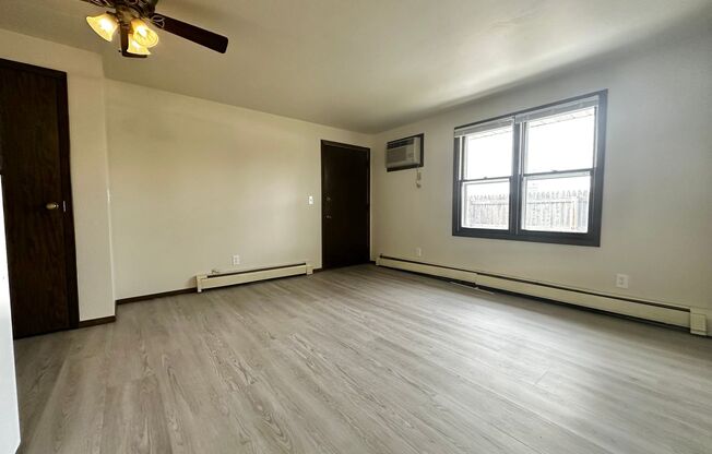 1 bed, 1 bath, 420 sqft, $795, Unit 1052 Unit 3