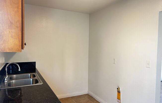 505-507 Eastmont Ave (RR)