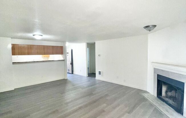 2 beds, 2 baths, 906 sqft, $1,650, Unit EE-250 (Fully Renovated)