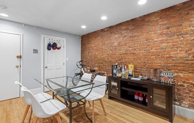 407 Marlborough St